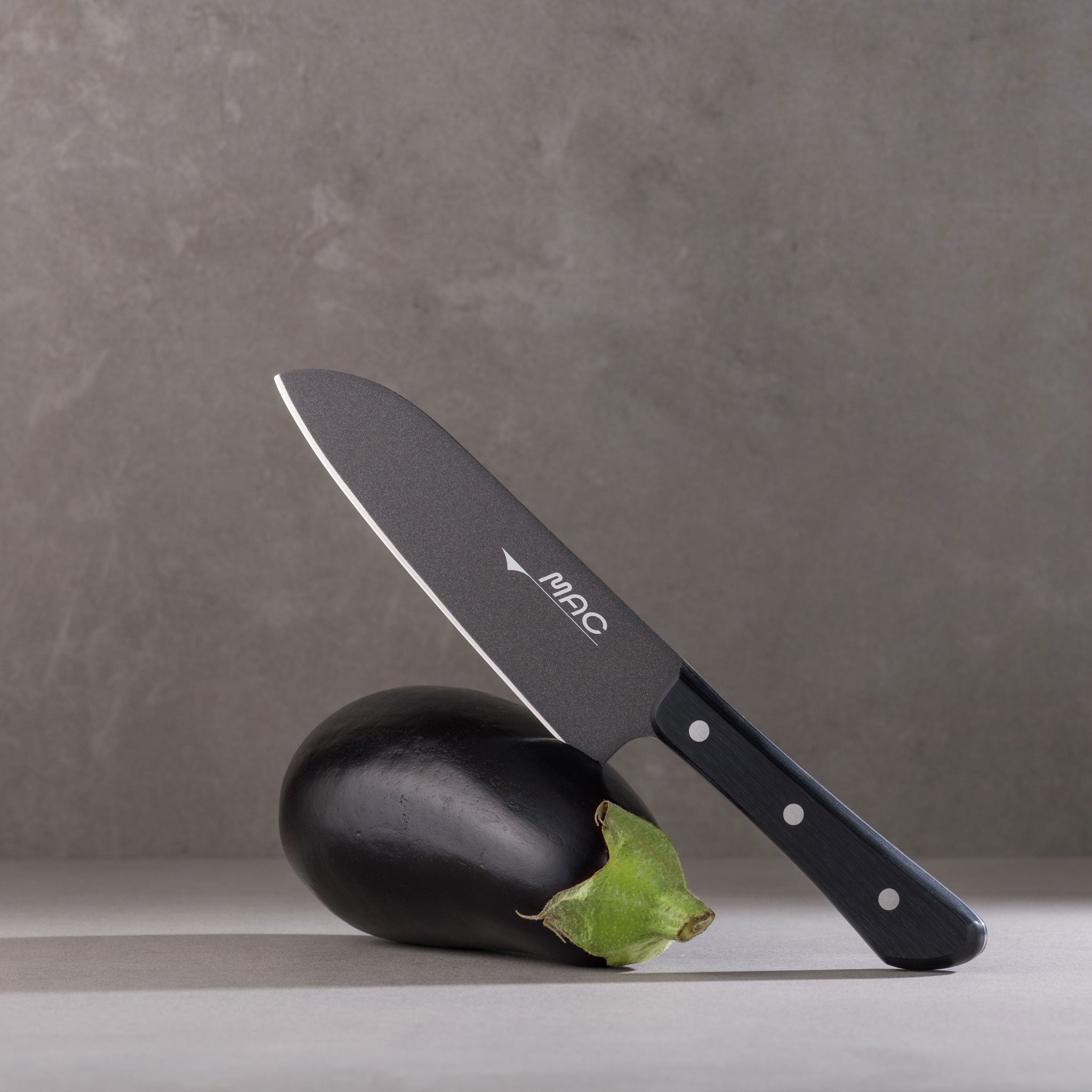 Mac Chef Kokkekniv / Santoku, Belagt 17 cm